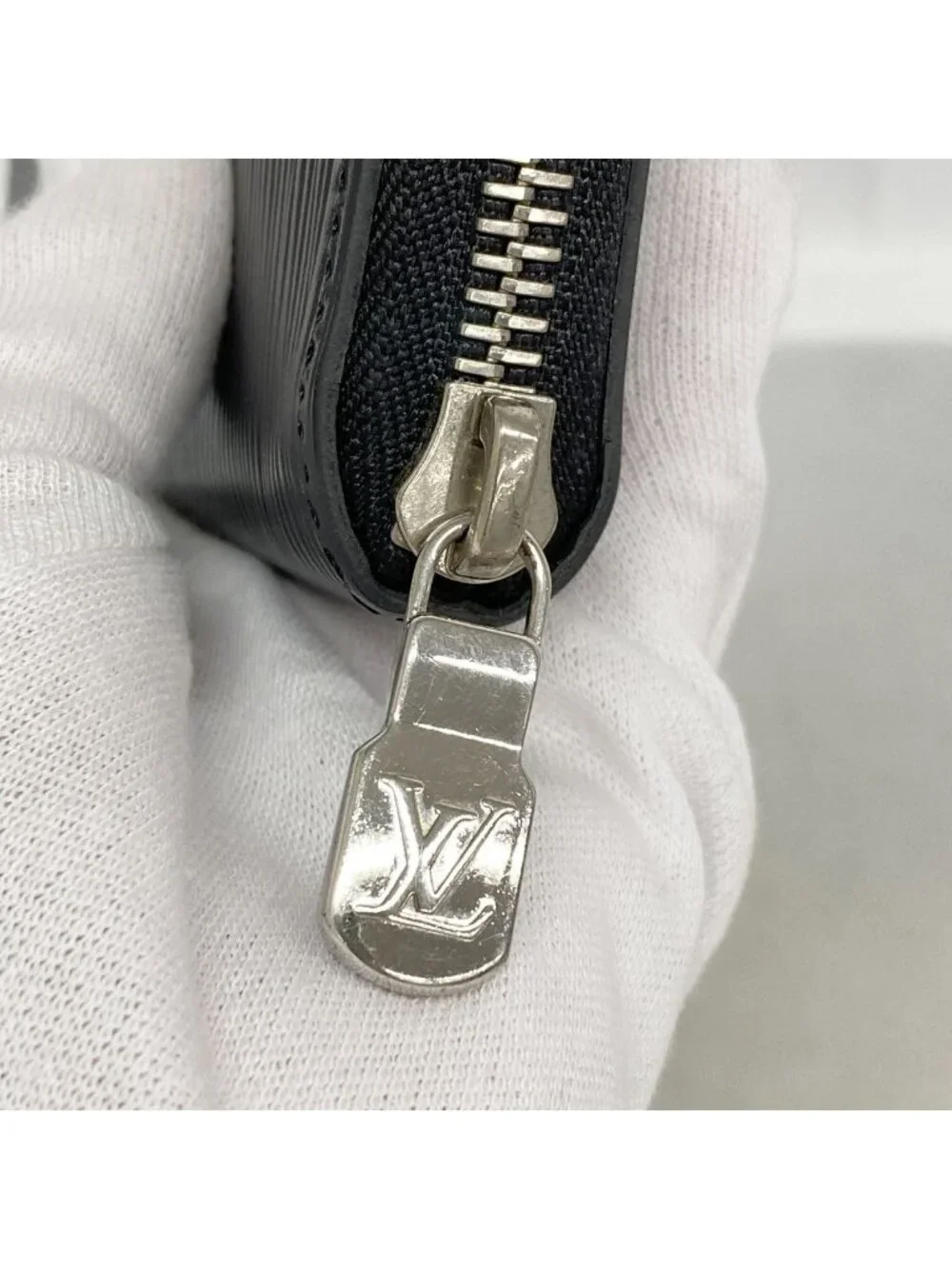 Louis Vuitton Wallet Epi Zippy Vertical M Noir